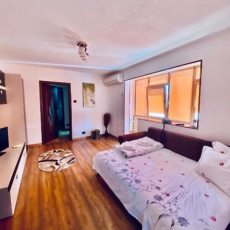 Апартаменти Apartament Sunshine Оршова Екстер'єр фото