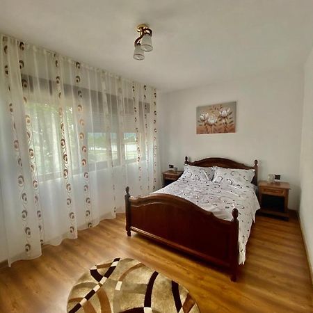 Апартаменти Apartament Sunshine Оршова Екстер'єр фото