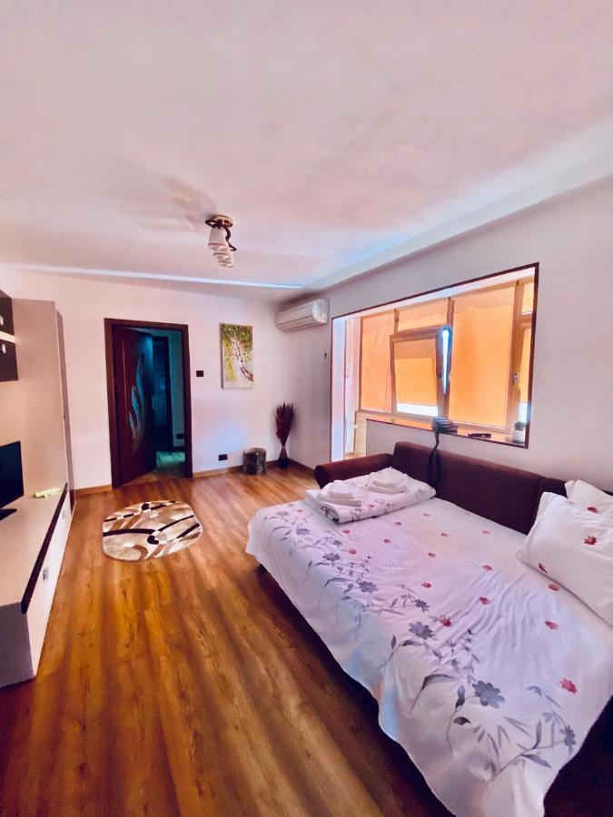 Апартаменти Apartament Sunshine Оршова Екстер'єр фото